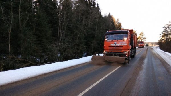 Дорожные службы Московской области работают в усиленном режиме из-за ледяного дождя