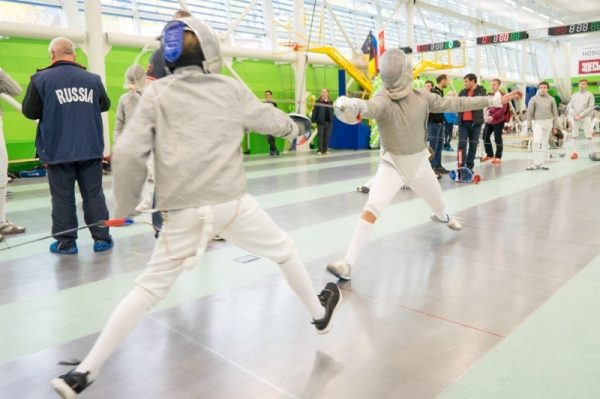 Более 100 спортсменов выступили на турнире по фехтованию на саблях в Химках