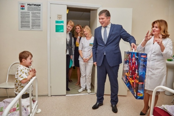 В рамках рабочей поездки министр здравоохранения Московской области Дмитрий Матвеев посетил учреждения в городах Сергиев Посад, Мытищи, Долгопрудный, а также в Пушкинском районе