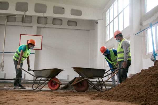 Спортзалы в двух школах Солнечногорска ремонтируют в рамках нацпроекта