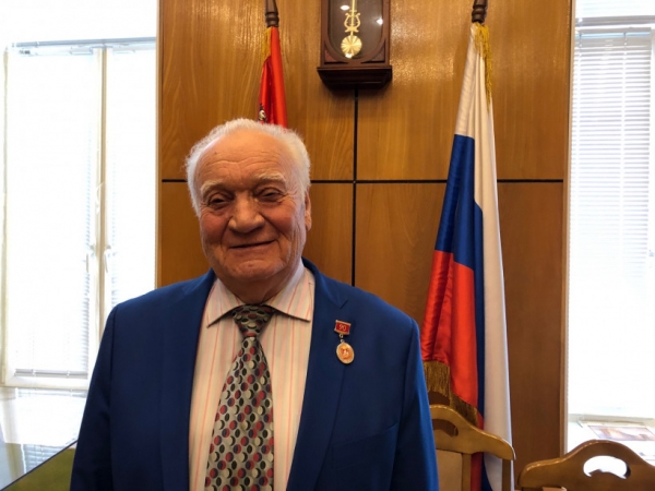 Накануне Дня защитника Отечества Андрей Разин вручил награды ветеранам АПК Подмосковья