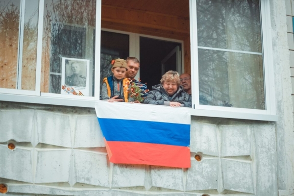 Жители Солнечногорска показали портреты своих героев Великой Отечественной войны в окнах
