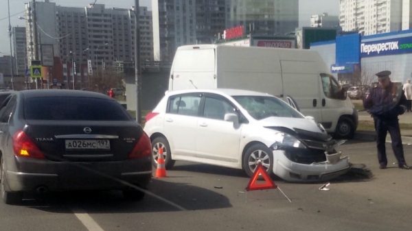 Нетрезвый водитель стал виновником аварии на Панфиловском проспекте