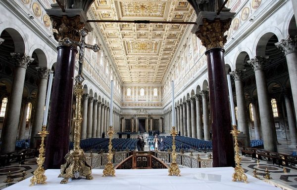 Собор Святого Павла в Риме закрыт из-за повреждений после землетрясения