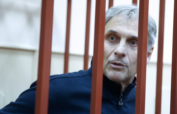 Суд продлил срок ареста экс-губернатора Сахалинской области Хорошавина