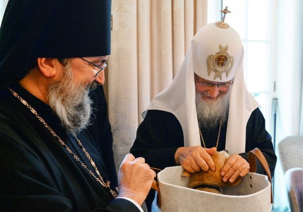 Патриарх Кирилл привезет из Лондона в Москву подаренного ему щенка корги