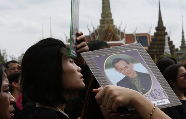 Траур в Таиланде: как вести себя туристам