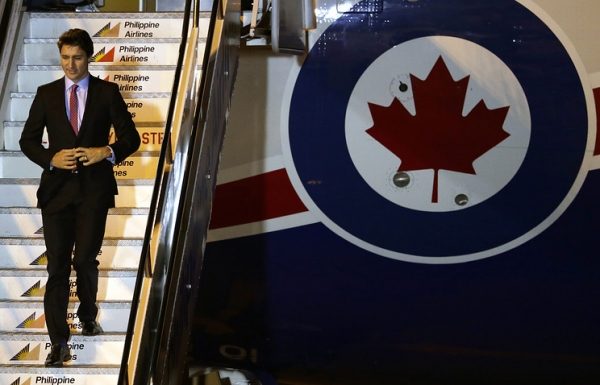 Самолет канадского премьера экстренно сел в Оттаве из-за поломки