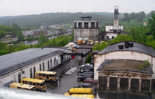 Около 200 шахтеров эвакуировали из шахты "Юбилейная" в Кузбассе