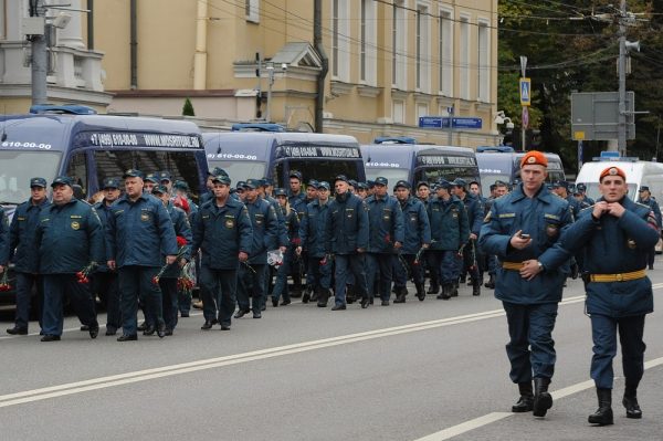 В Москве прощаются с погибшими на Амурской улице пожарными