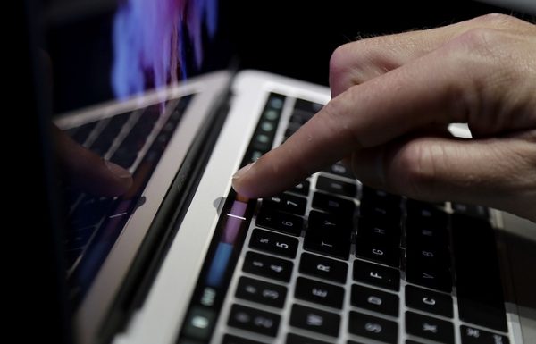 Apple впервые за четыре года представила новую модель ноутбука MacBook Pro