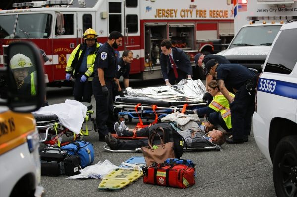 Власти подтверждают гибель одного человека при крушении поезда в Нью-Джерси