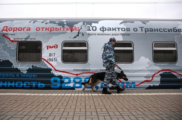 Оформленный в честь столетия Транссиба поезд отправился из Москвы во Владивосток