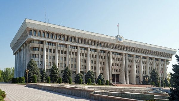 КП Киргизии запросят о законности предлагаемых изменений конституции