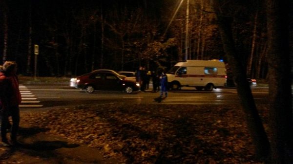 На пешеходном переходе автомобиль сбил двух пенсионеров