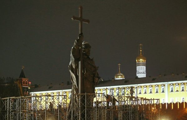 Путин откроет памятник князю Владимиру в День народного единства