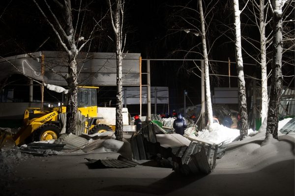 При обрушении конного клуба под Новосибирском погибли два человека