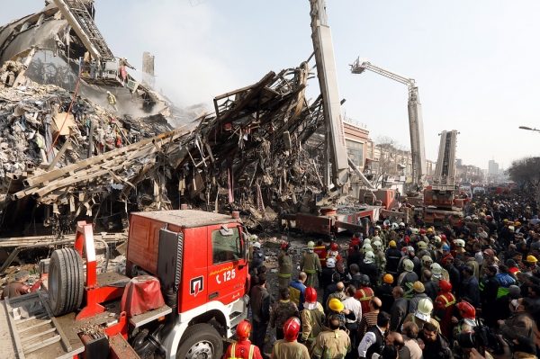 Press TV: не менее 30 пожарных погибли при обрушении здания в Тегеране