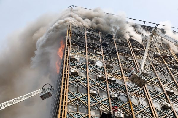 Press TV: не менее 30 пожарных погибли при обрушении здания в Тегеране