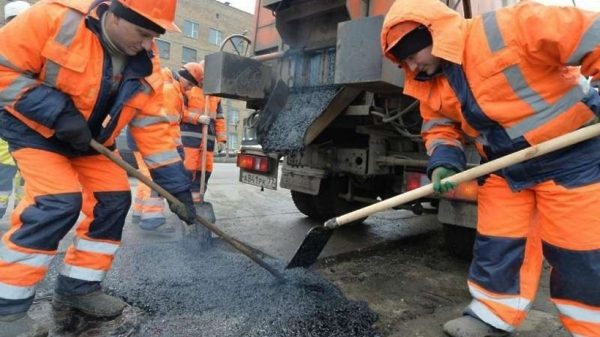 Рабочие в Рошале начнут ямочный ремонт дорог в апреле 2017 года