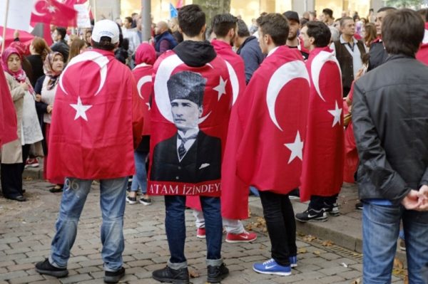 В некоторых районах Германии местные власти запретили турецкие митинги