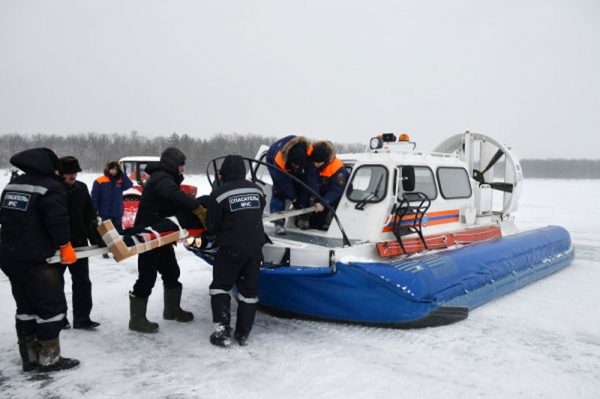 Столичные спасатели вытащили из ледяной воды мужчину