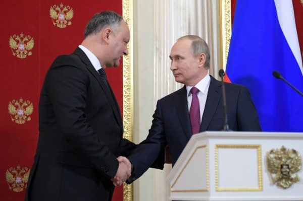 Эксперт: Додон не боится критики оппозиции за частые визиты в Москву