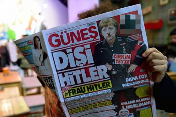 Турецкая газета изобразила Меркель в образе Гитлера