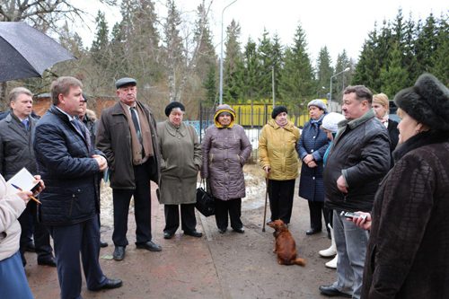 По просьбе совета ветеранов Андрей Чураков посетил военный городок в Ожогино