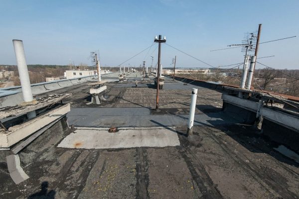 В Караваеве благодаря «Подмосковье сегодня» начали долгожданный ремонт крыши дома