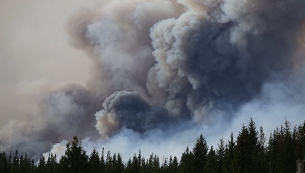В Канаде из-за лесных пожаров эвакуировали более 45 тысяч человек