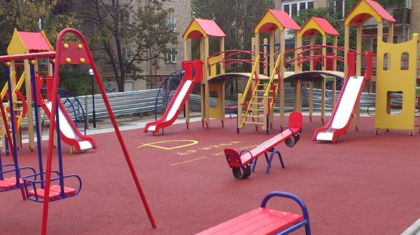 В Поварово установили современную детскую площадку