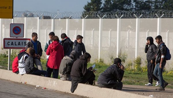 Во Франции пресекли попытку перебросить мигрантов в Британию самолетом