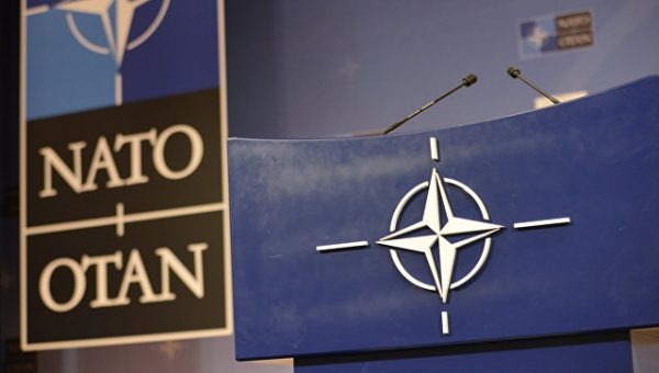 НАТО не комментирует сообщения о понижении уровня представительства России