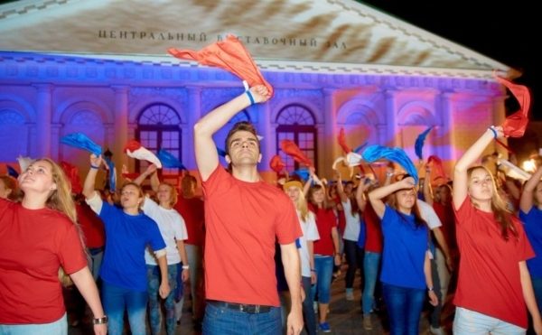 Самый трехцветный праздник в году: «Триколор ТВ» предлагает отметить День Государственного флага Российской Федерации