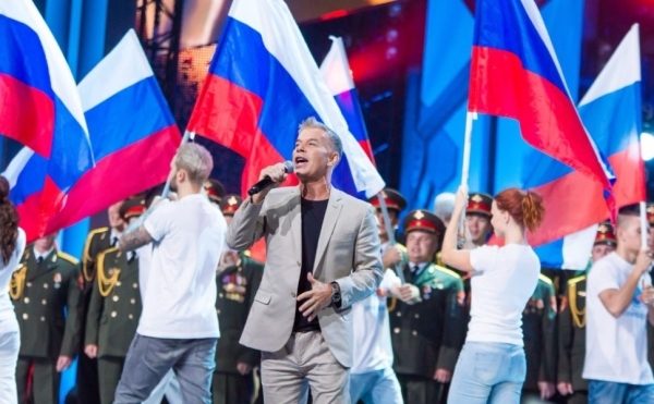 Самый трехцветный праздник в году: «Триколор ТВ» предлагает отметить День Государственного флага Российской Федерации