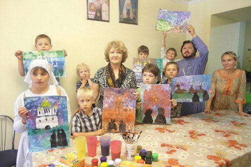 Дети Луневского поселения на художественном занятии погрузились в историю Руси