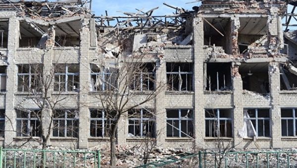 По оценкам ООН, в ДНР и ЛНР остаются закрытыми более ста школ
