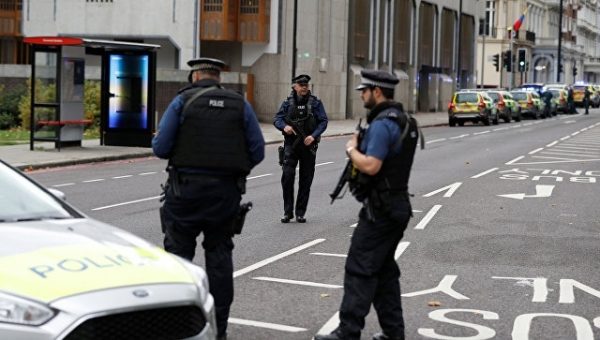 Полиция сообщила об отсутствии угрозы в районе наезда на людей в Лондоне
