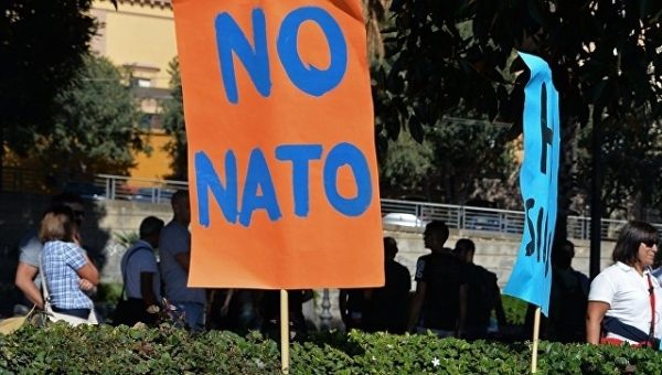 “НАТО, вон из Сардинии!”: в Кальяри прошла антивоенная демонстрация