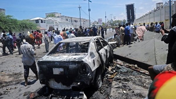 В Могадишо жертвами взрыва стали не менее 10 человек