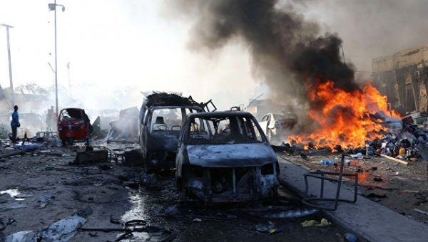 Число жертв взрыва в столице Сомали возросло до 40 человек