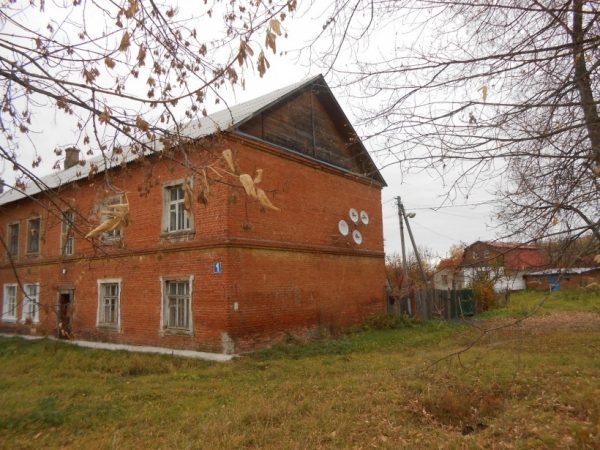 Ситуацию с 80-летним домом в Серпуховском районе взяла под контроль областная Госжилинспекция
