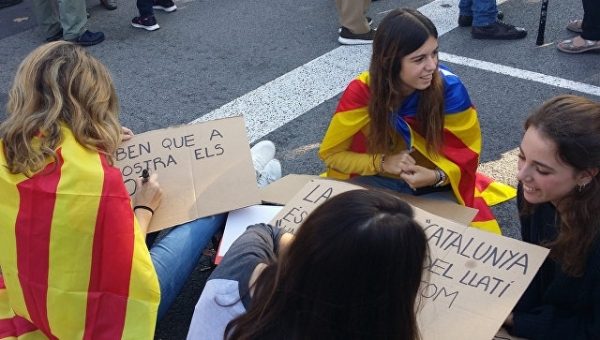 Ситуация с Каталонией является внутренним делом Испании, заявили в ЕК
