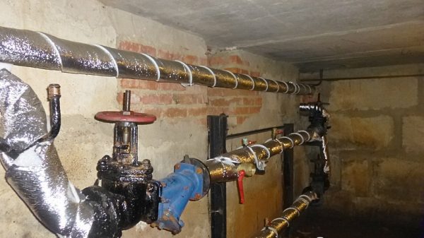 Три управкомпании отремонтировали инженерные коммуникации в подвалах домов в Пушкине