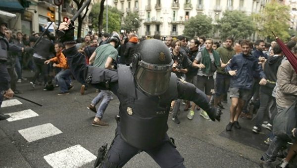 Премьер Испании заявил, что полиция в Каталонии выполняла свой долг
