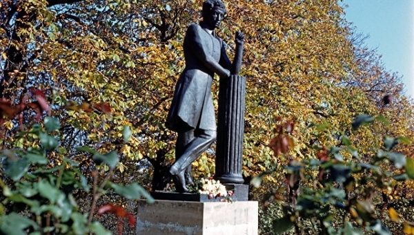 Посольство России в Молдавии резко осудило осквернение памятника Пушкину