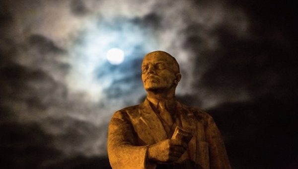 В Одесской области снесли очередной памятник Ленину