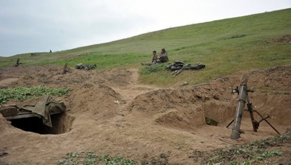 Азербайджан и Армения обвинили друг друга в обстрелах на границе