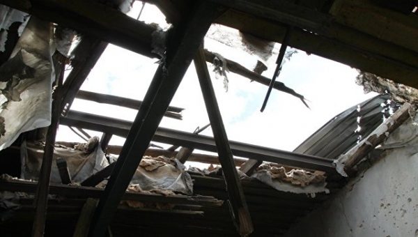В Докучаевске при обстреле со стороны силовиков поврежден детский сад
